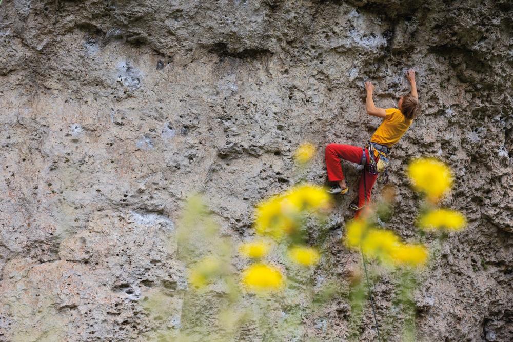 Andrew Burr Patagonia escalada deportiva acantilado