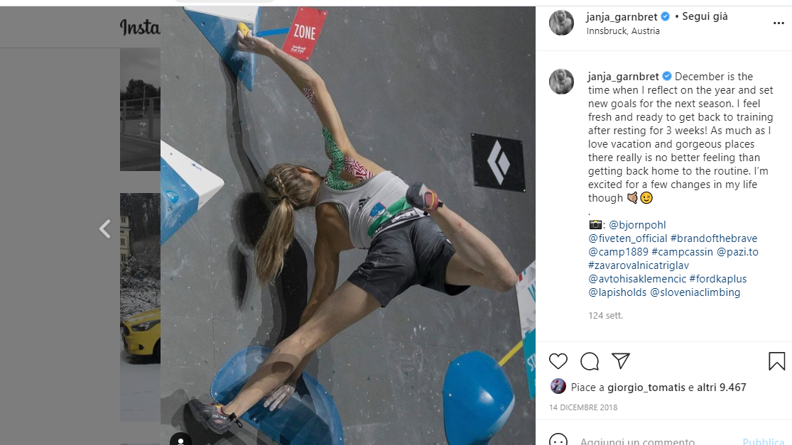 Janja GarnbretのInstagramプロフィールのイタリア語画面。青いホールドで体をひねっている様子