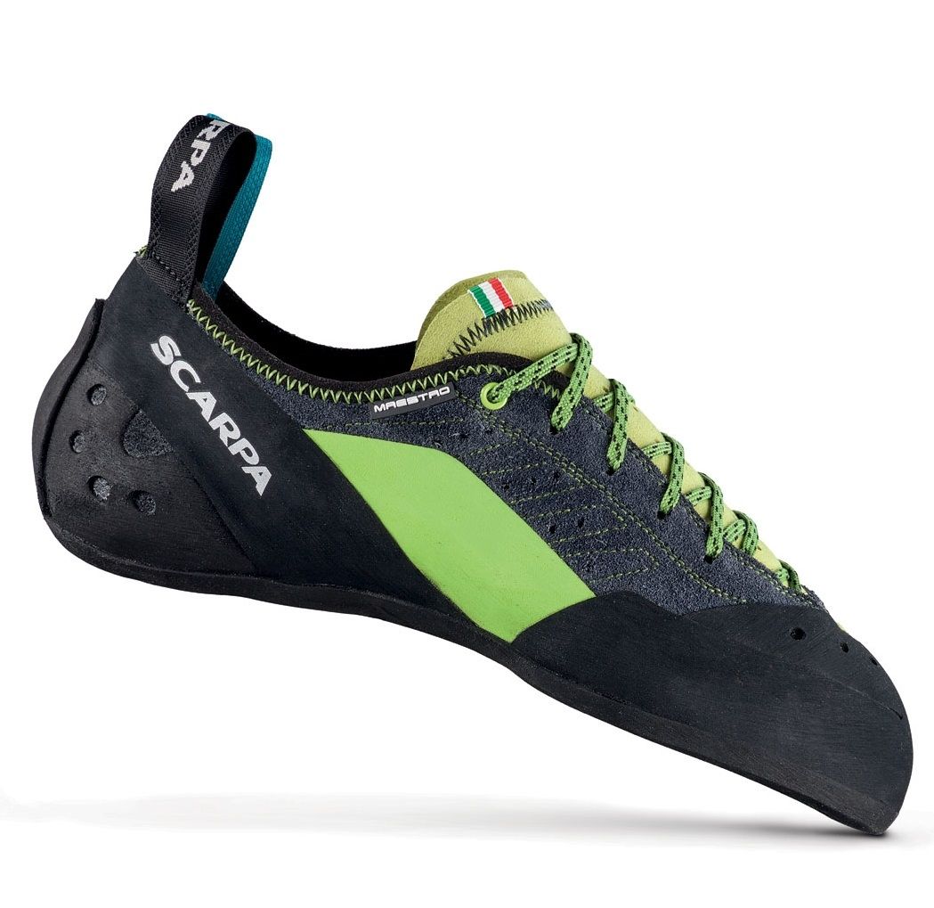 薄緑色の靴ひもを備えた黒いSCARPA Maestro Ecoクライミングシューズ。