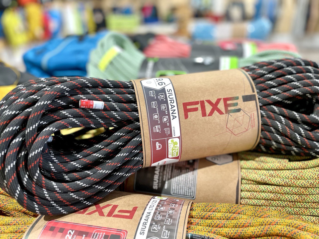 複数色のFixe Siurana Enduranceロープで、手前にBlack版がある