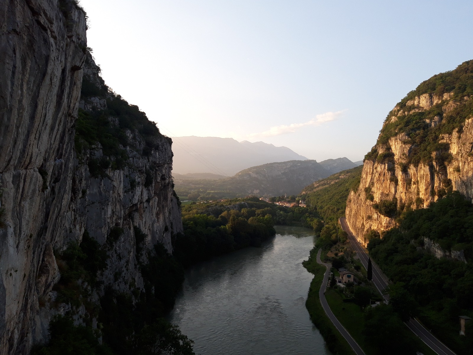  V per Valdadige, the new free online climbing guidebook