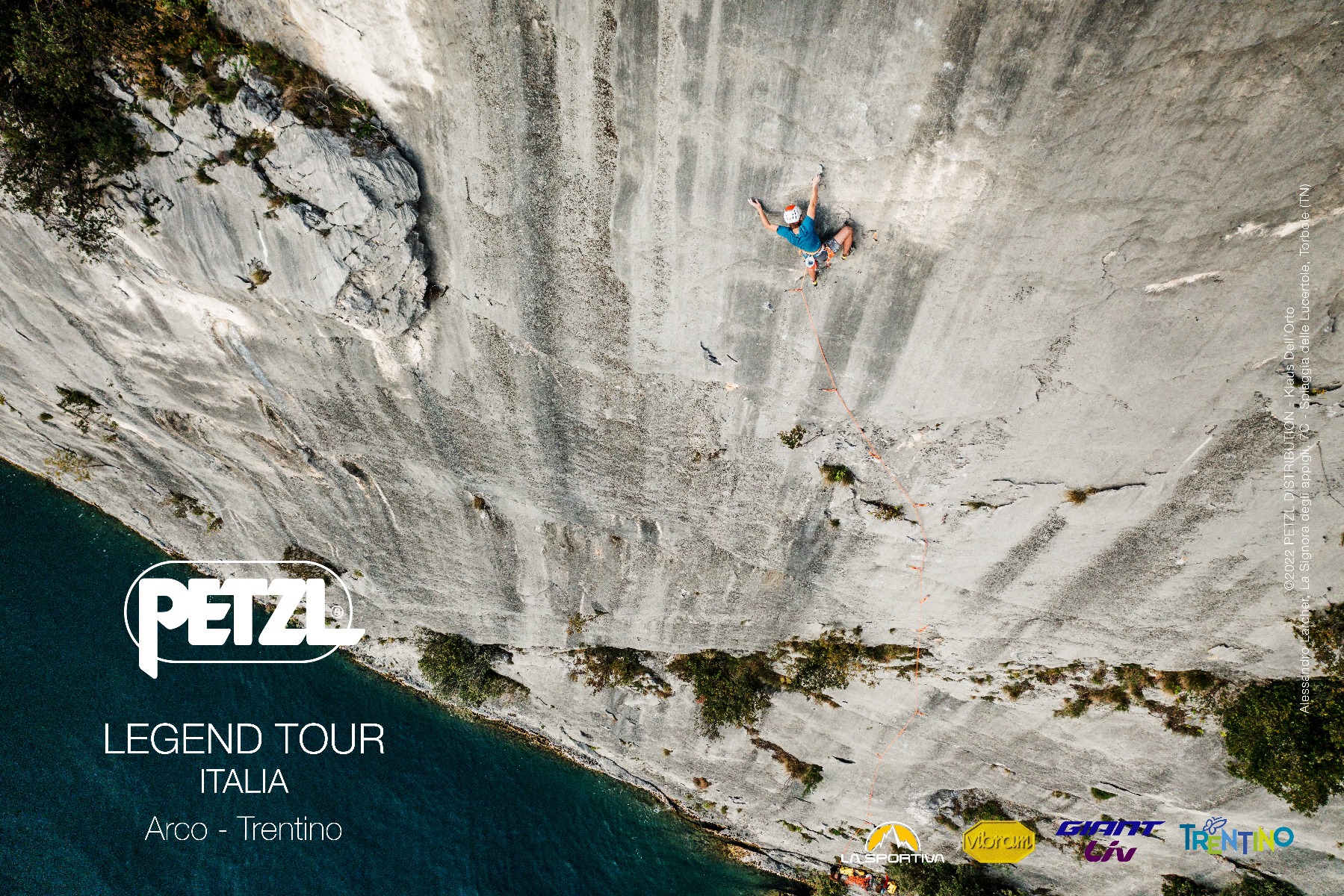 湖上の壁を登るクライマーが描かれたPetzl Legend Tour Italia Arcoのポスター