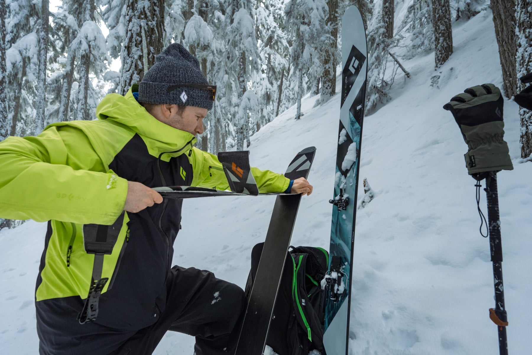 How to attach ski climbing skins