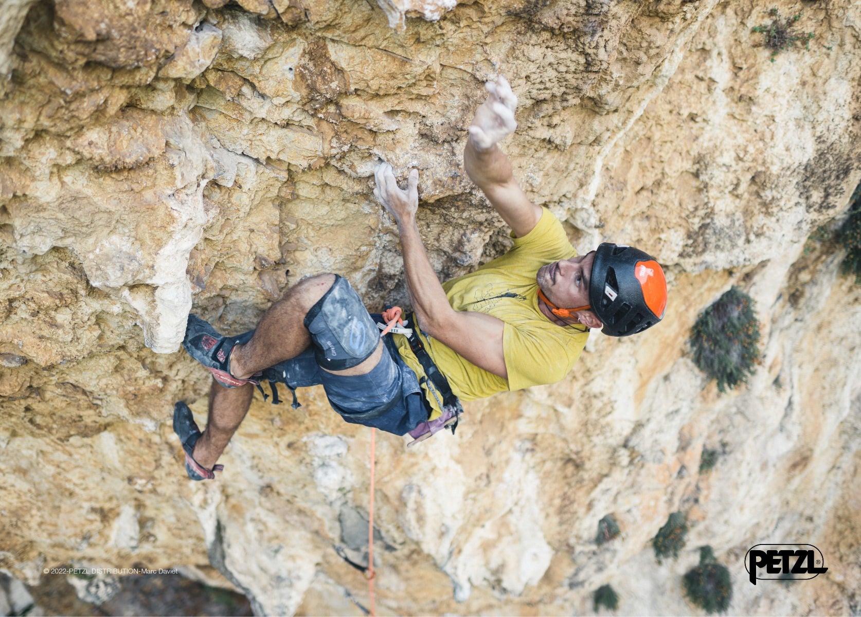 How to Choose  Helmets for Rock Climbing