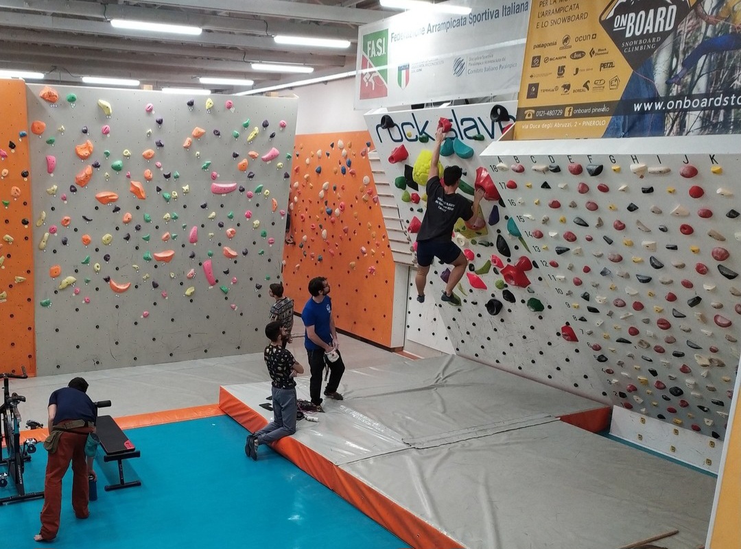 トリノ県でも比較的新しく、設備の充実した Carmagnola の Big Wall。