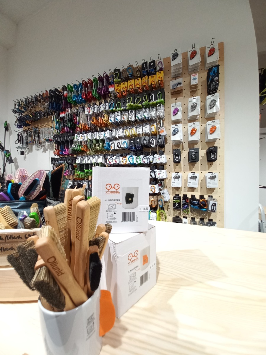 比較的新しい店舗の一つ、Oliunìd Shop Torino。