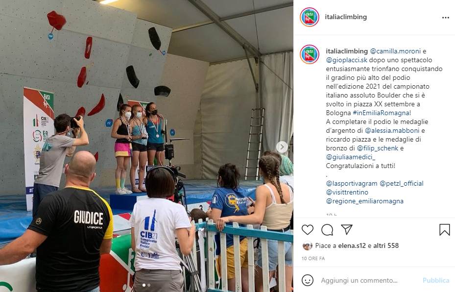 Bolognaでの2021年イタリア・ボルダー選手権の女子表彰台を紹介するFASI italiaclimbingの投稿のスクリーンショット。