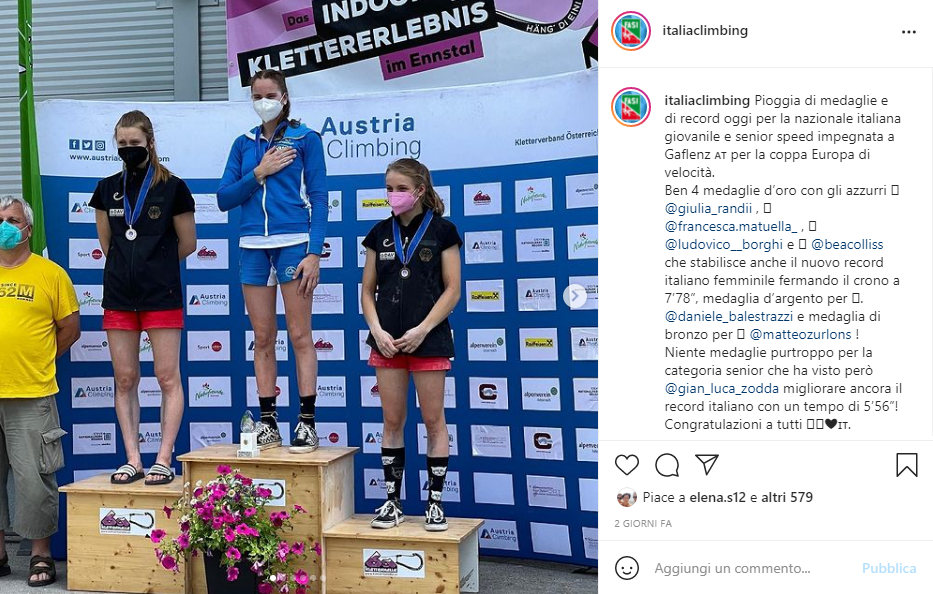 表彰台の3人の選手と、Gaflenzでのメダルや記録を伝えるitaliaclimbingの投稿のスクリーンショット