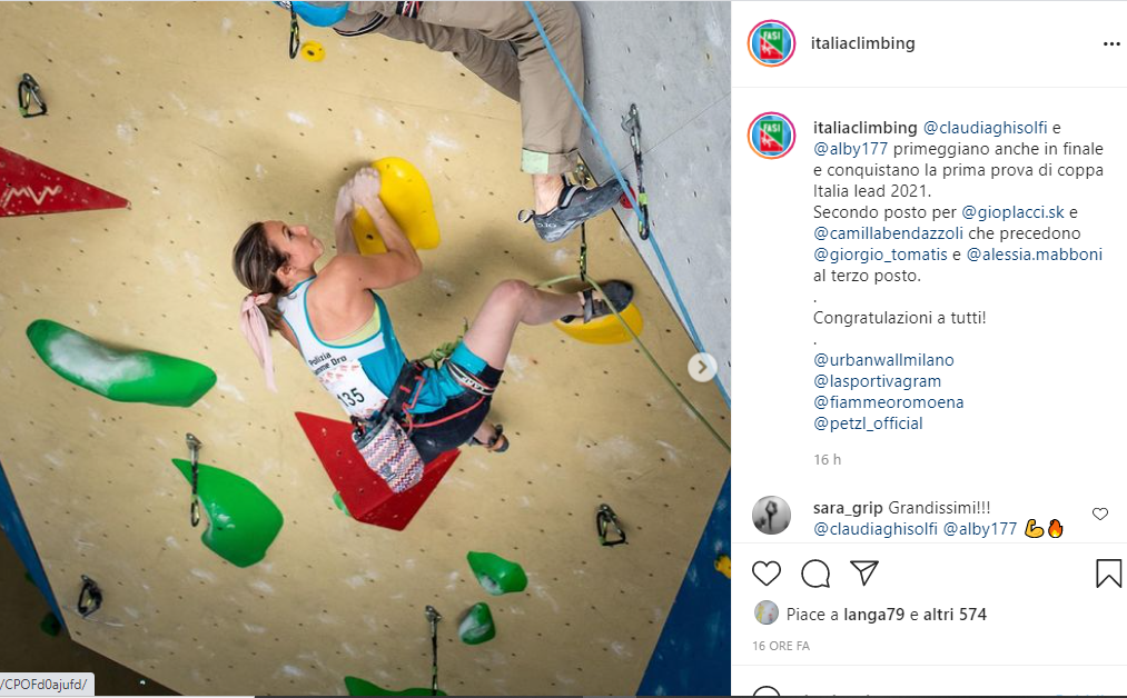 2021年イタリアのリードカップ第1戦の表彰台を伝えるFASIのInstagram投稿のイタリア語の画面。壁を登る選手の写真を掲載