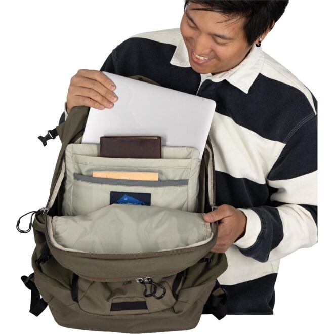 Osprey Axis 24 カジュアルバックパック