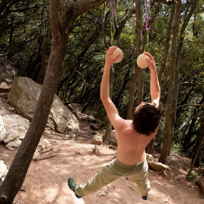 YY Vertical Climbing Balls クライミングトレーニング用ボールのペア