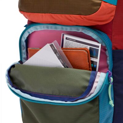 Cotopaxi Tasra 16 自由時間用バックパック PCポート付き