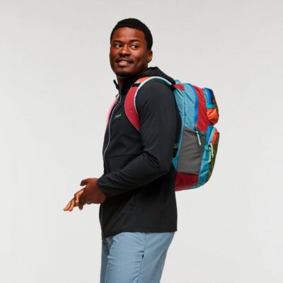 Cotopaxi Tasra 16 自由時間用バックパック PCポート付き