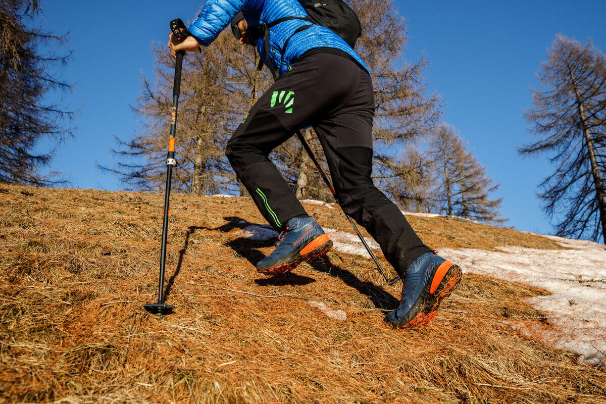 山道で使うポール。写真:Andrea Pavan / SCARPA