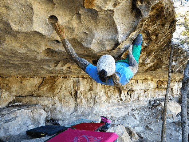 Jan De Smit boulder su roccia www.house-under-a-rock.tumblr.com